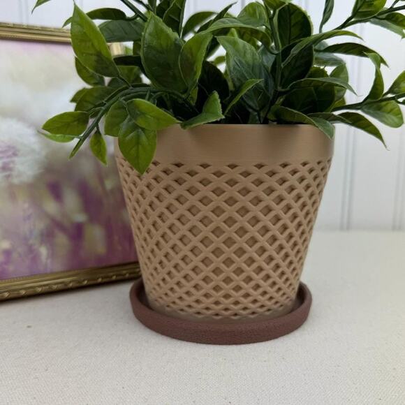 The Delta Planter, Indoor Flower Pot, Tabletop Planter, Lattice Pattern - Picture 1 of 9